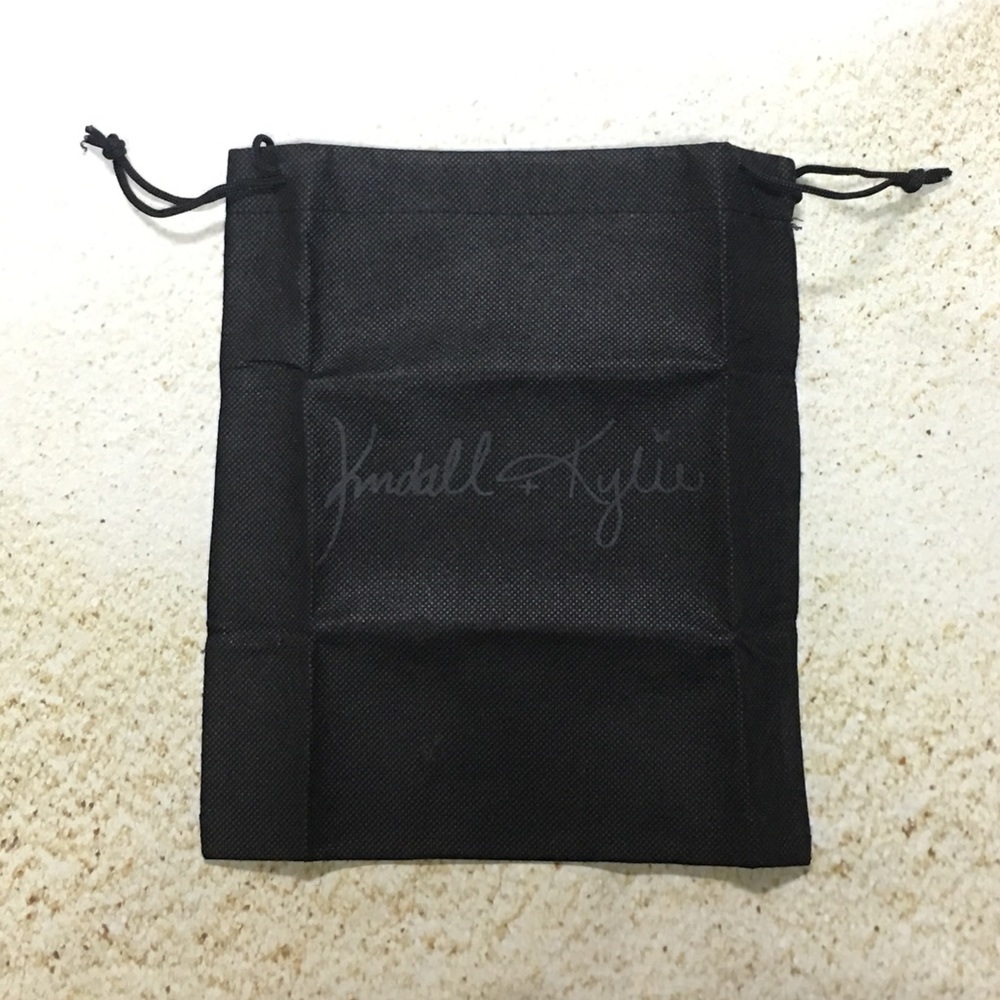 Kendall Kylie Bon Voyage Passport Holder Wallet - Picture 4 of 4